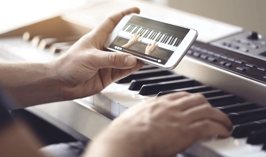 How to learn to play piano on mobile with free app